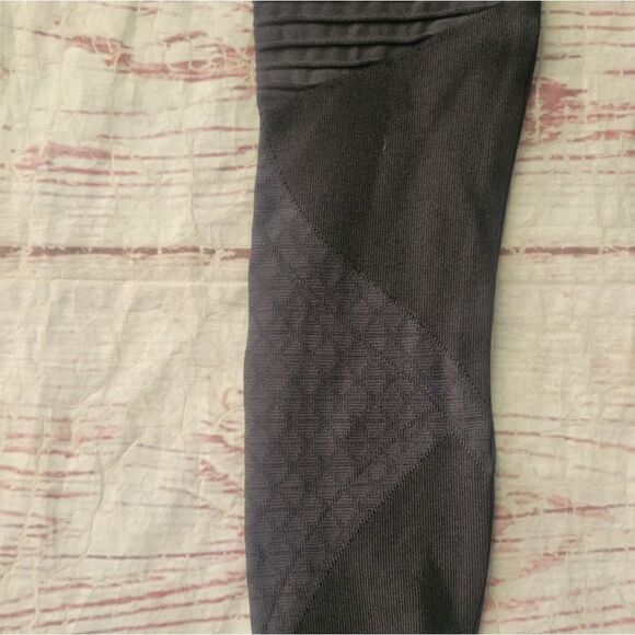 Spanx Look At Me Now Seamless Moto Leggings Size XS NWOT - Picture 5 of 7